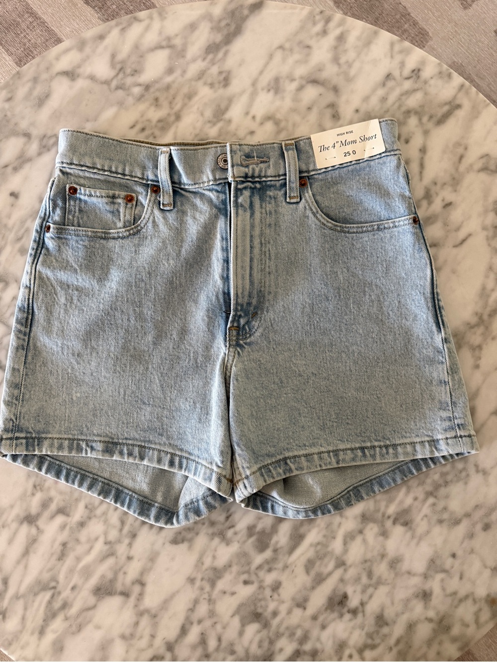 A&F - The 4” Mom Short
